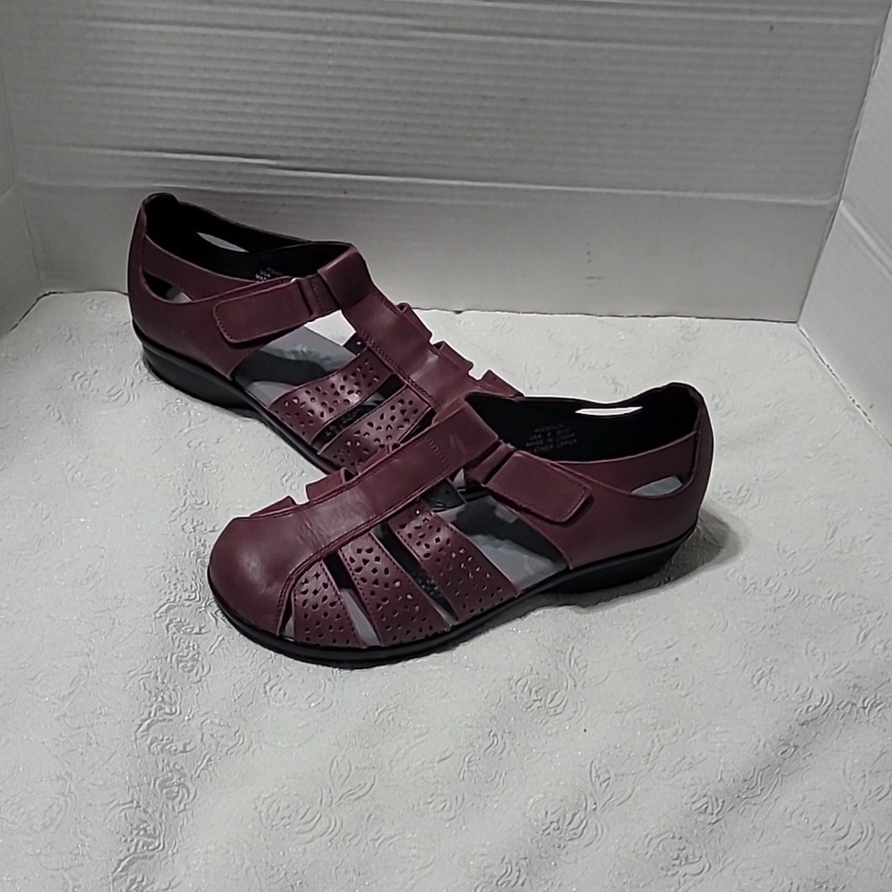 Prope't Women's Plum Leather Flats Size 8 W D